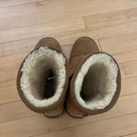 UGG Boots - Picture 4 of 6